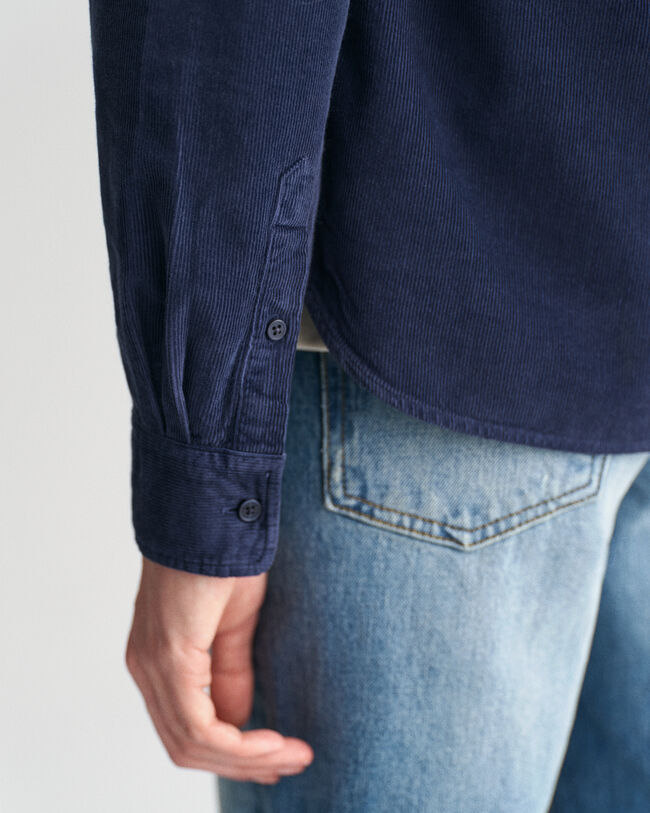 Regular fit ‑mitoitettu vakosamettipaita