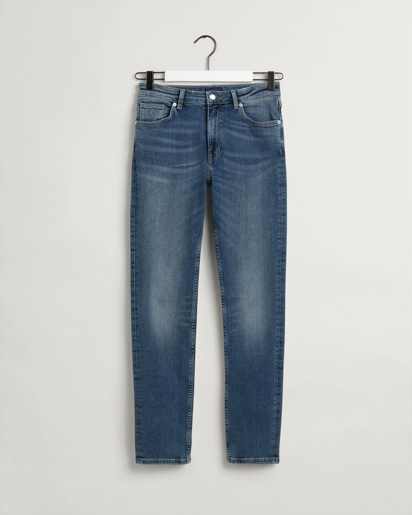 Slim&nbsp;fit ‑mitoitetut eritt&auml;in joustavat Farla-farkut