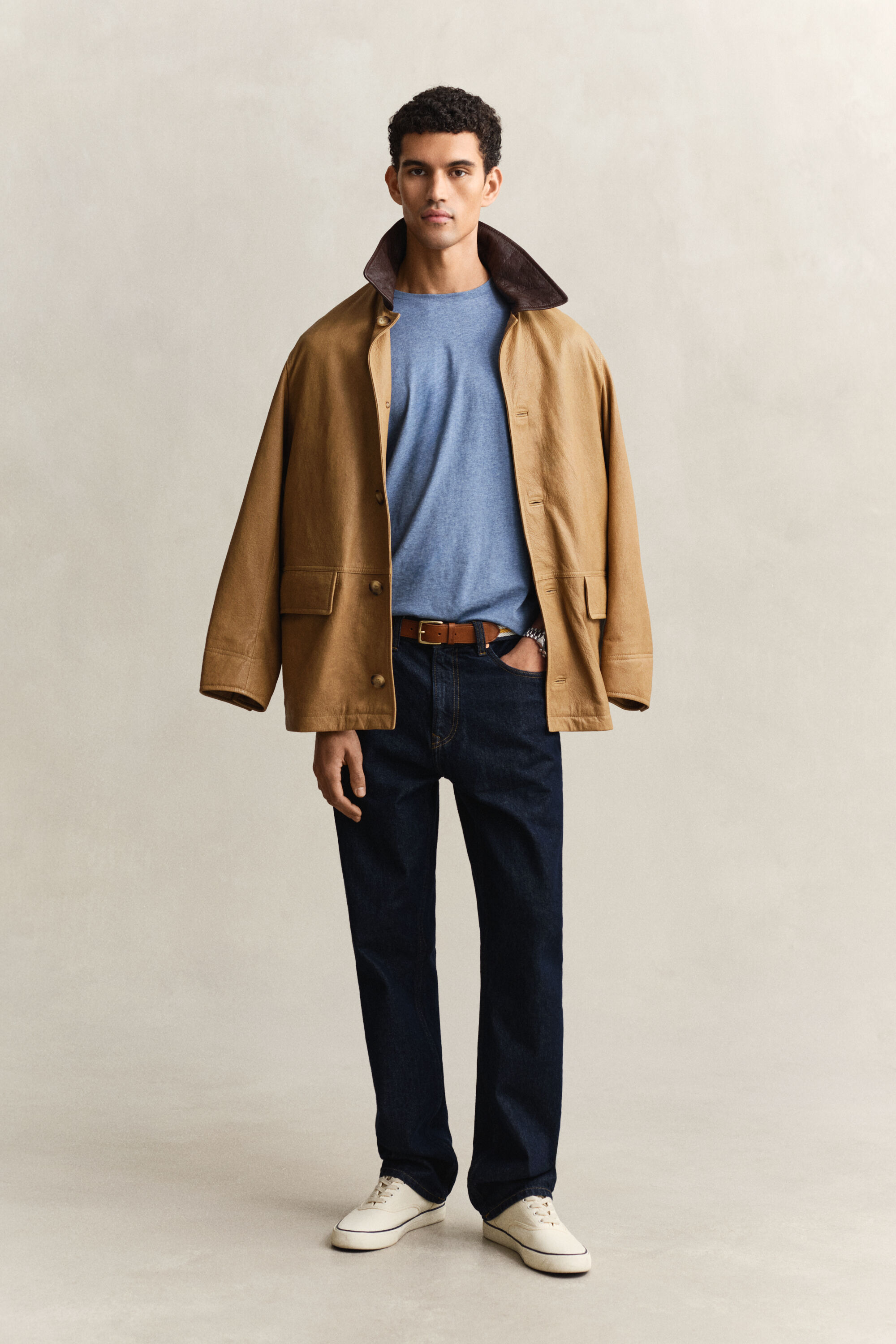 Regular fit ‑mitoitettu Shield-t‑paita