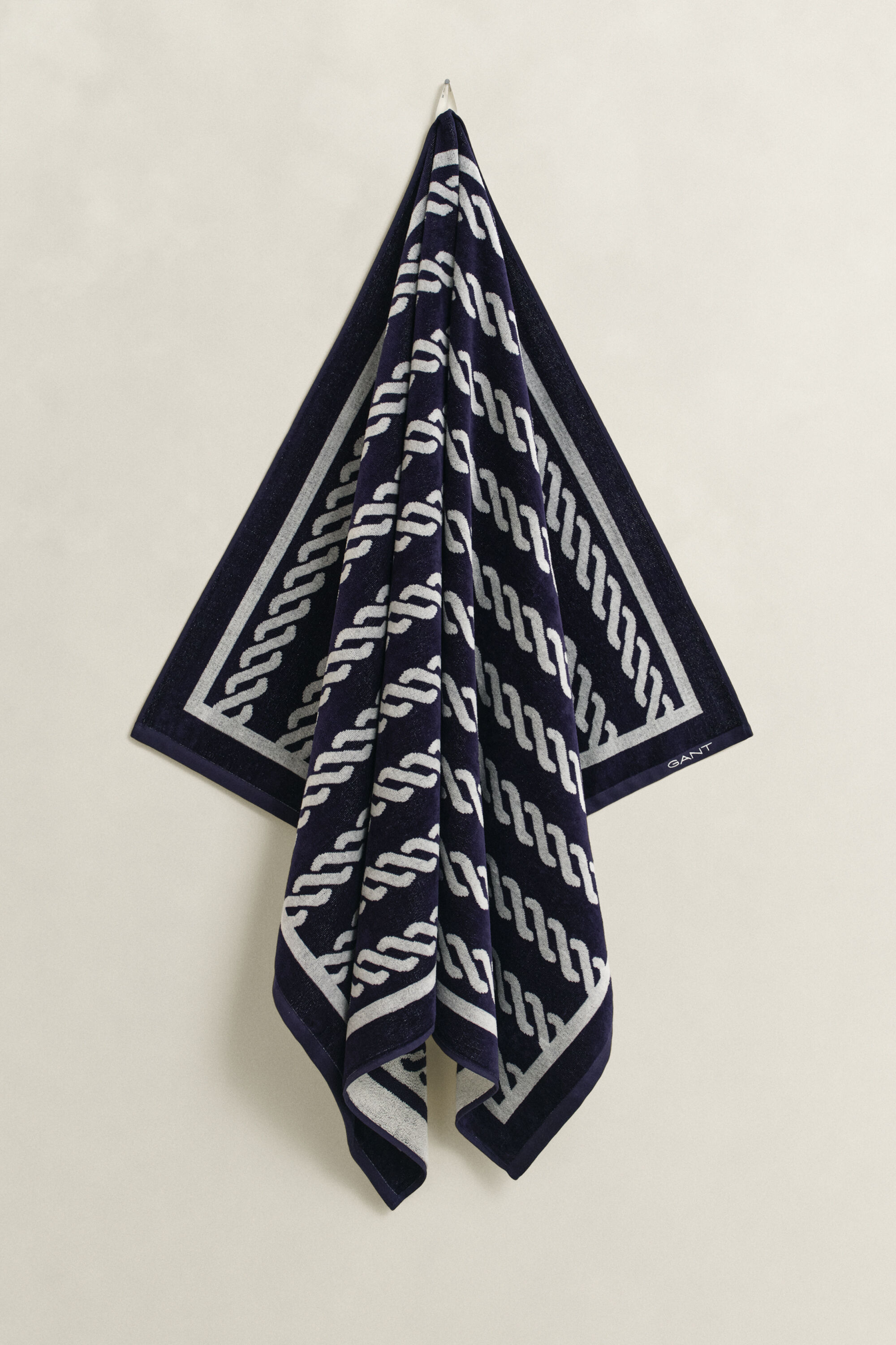 Köysiprinttikuviollinen rantapyyhe