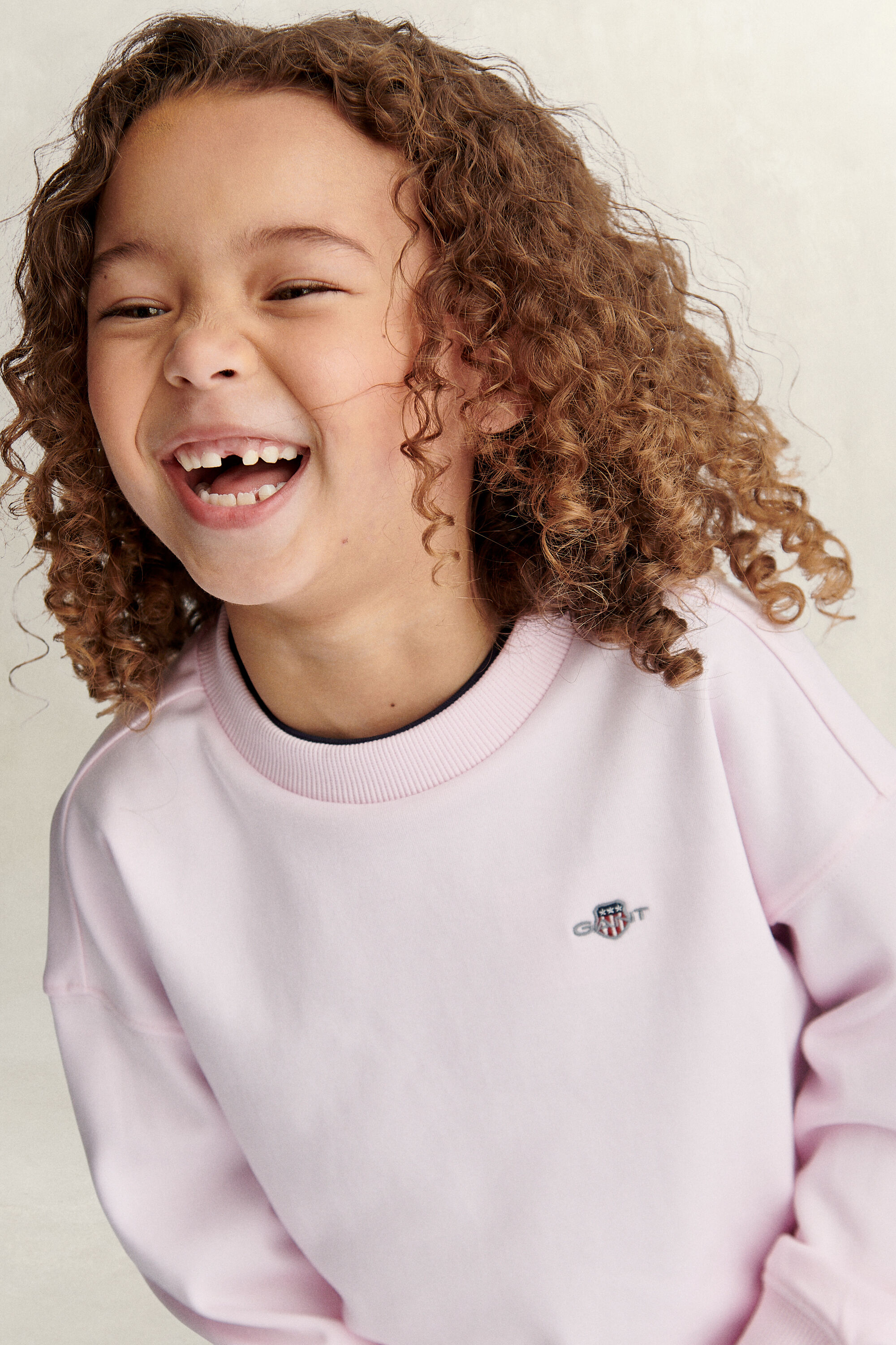 Girls-malliston oversized fit ‑mitoitettu Shield-collegepaita