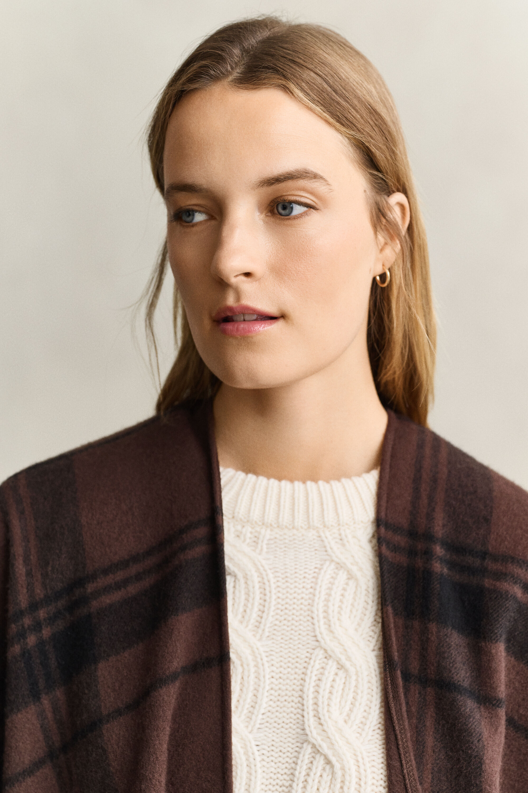 Ruudullinen villaponcho