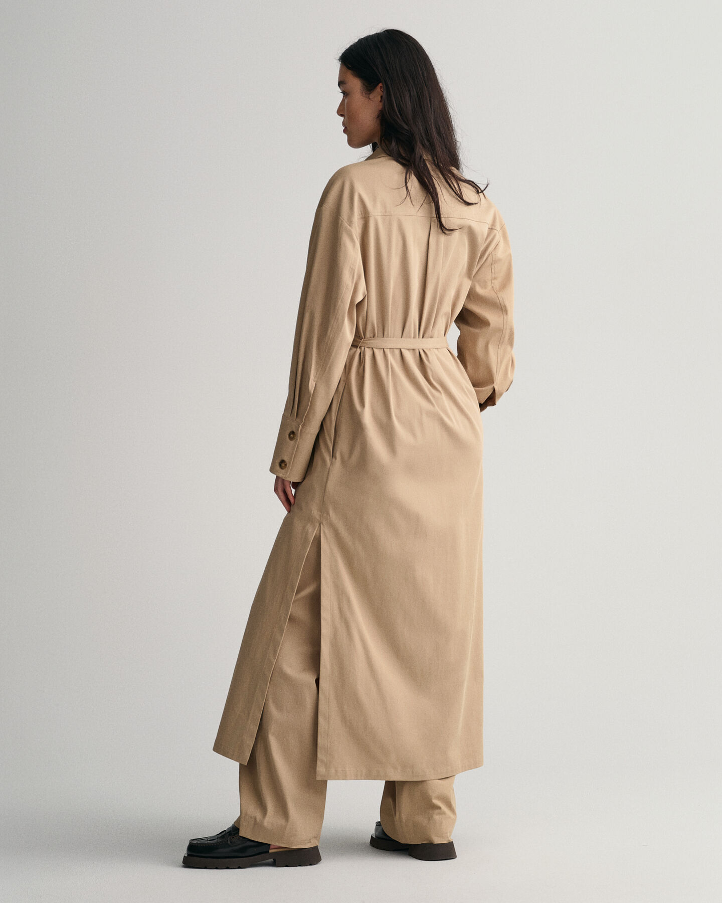 Pitk&auml; p&auml;&auml;llyspaitatakki