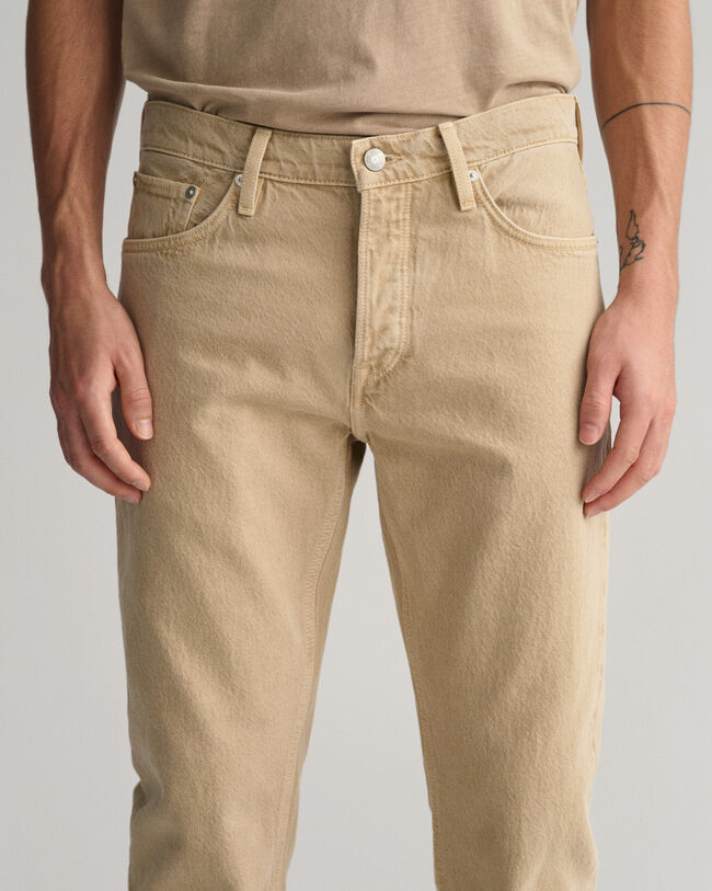 V&auml;rilliset regular fit ‑mitoitetut Arley-farkut