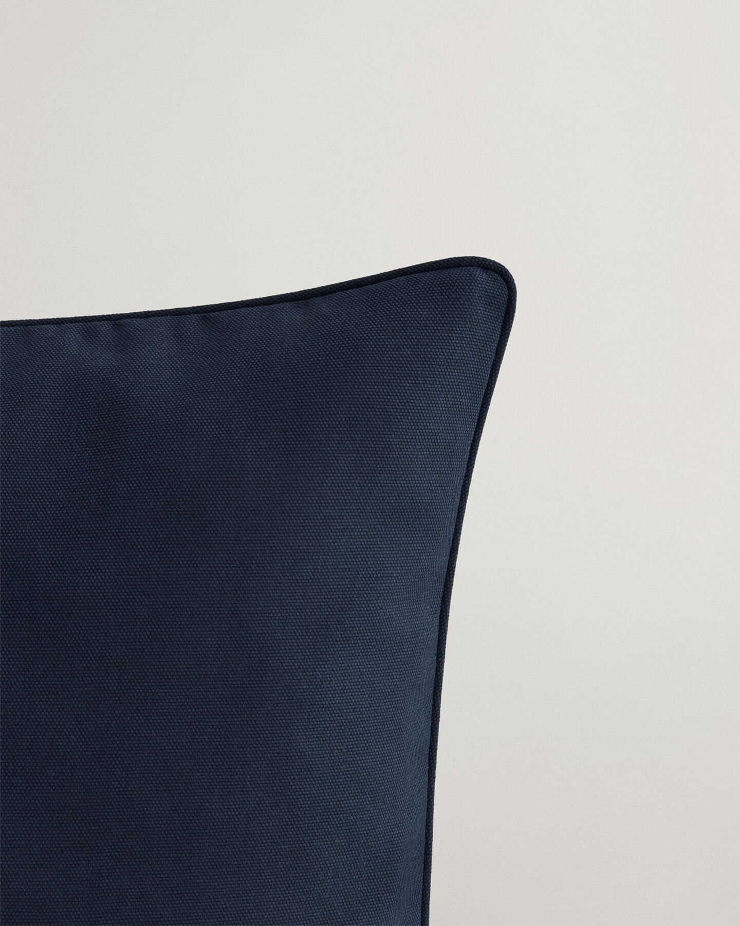 Tonal Archive Shield ‑tyynynpäällinen