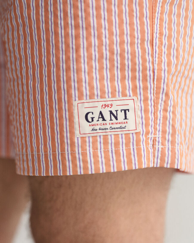 Classic fit ‑mitoitetut seersucker-pintaiset uimashortsit