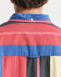 Oversized fit ‑mitoitettu seersucker-raitapaita