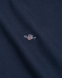 Shield-collegepaita, jossa pyöreä pääntie