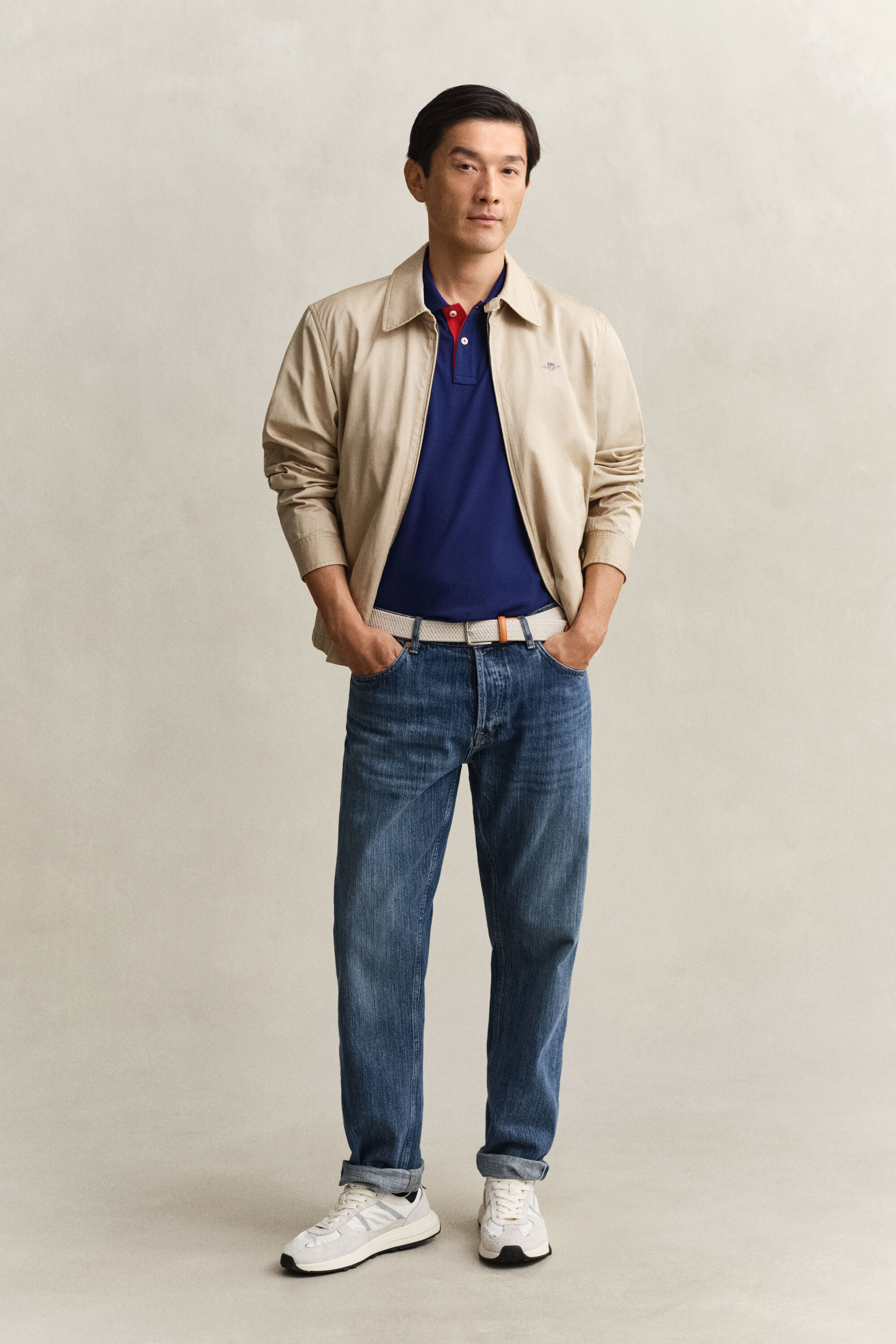 Kontrastivärinen pikeepaita