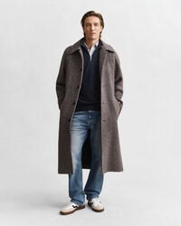 Shield‑collegepaita, jossa vetoketju pääntiellä