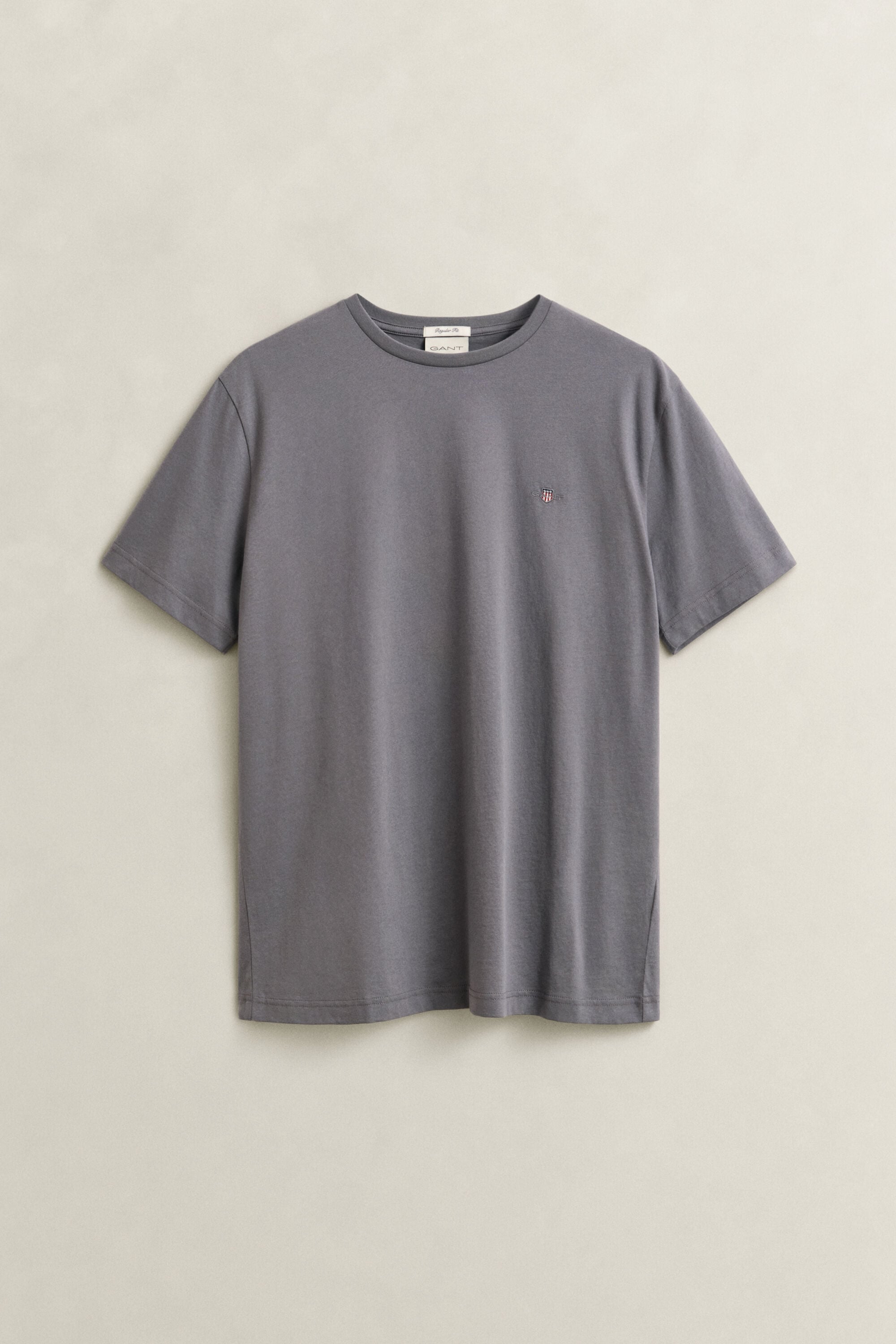 Regular fit ‑mitoitettu Shield-t‑paita