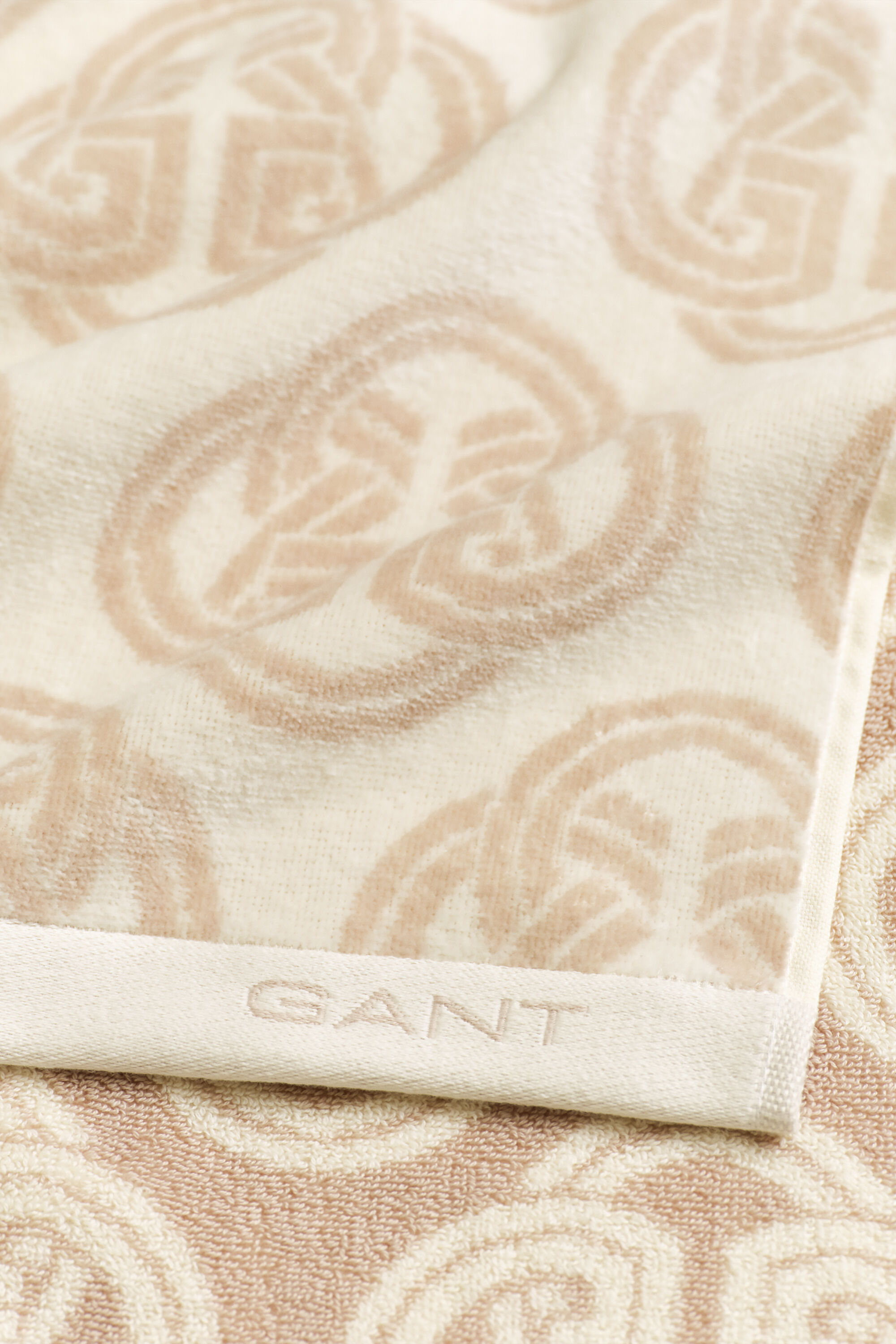 Monogram-pyyhe (70 cm x 140 cm)