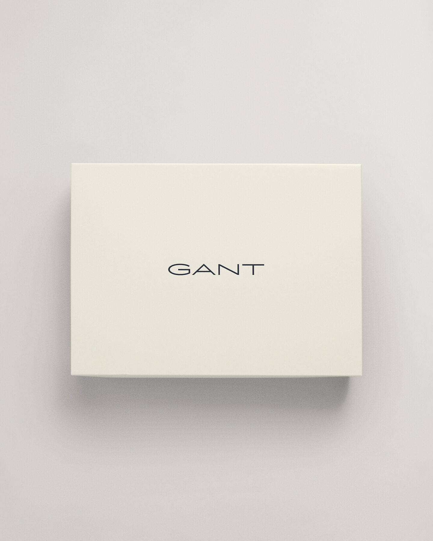 G Badge ‑pipo ja ‑käsineet lahjapakkauksessa