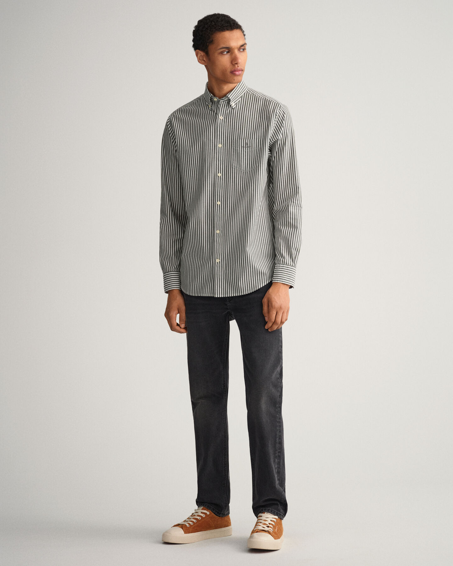 Regular&nbsp;fit ‑mitoitettu raidallinen paita broadcloth-kankaasta