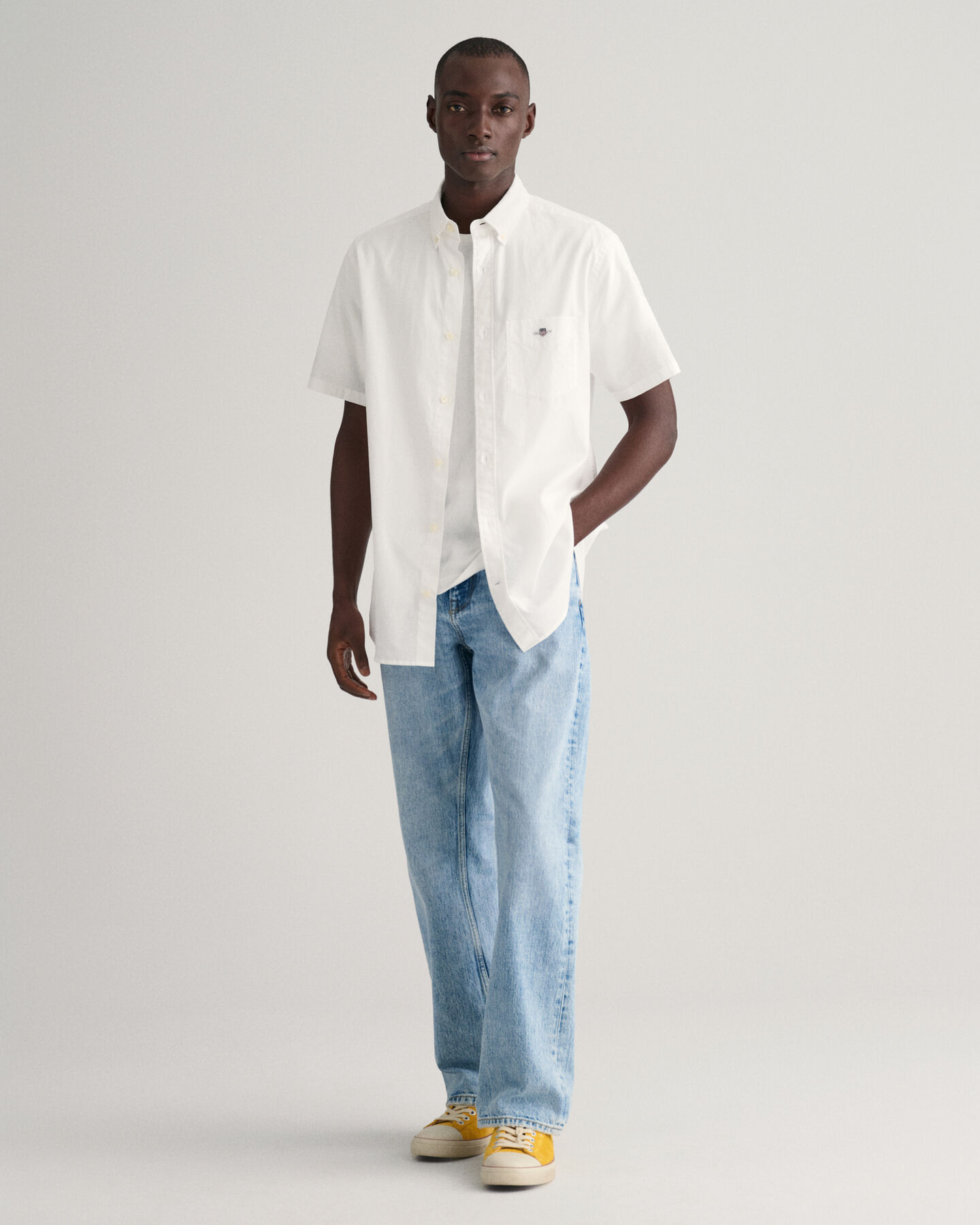 Regular&nbsp;fit ‑mitoitettu lyhythihainen paita puuvillapellavaa