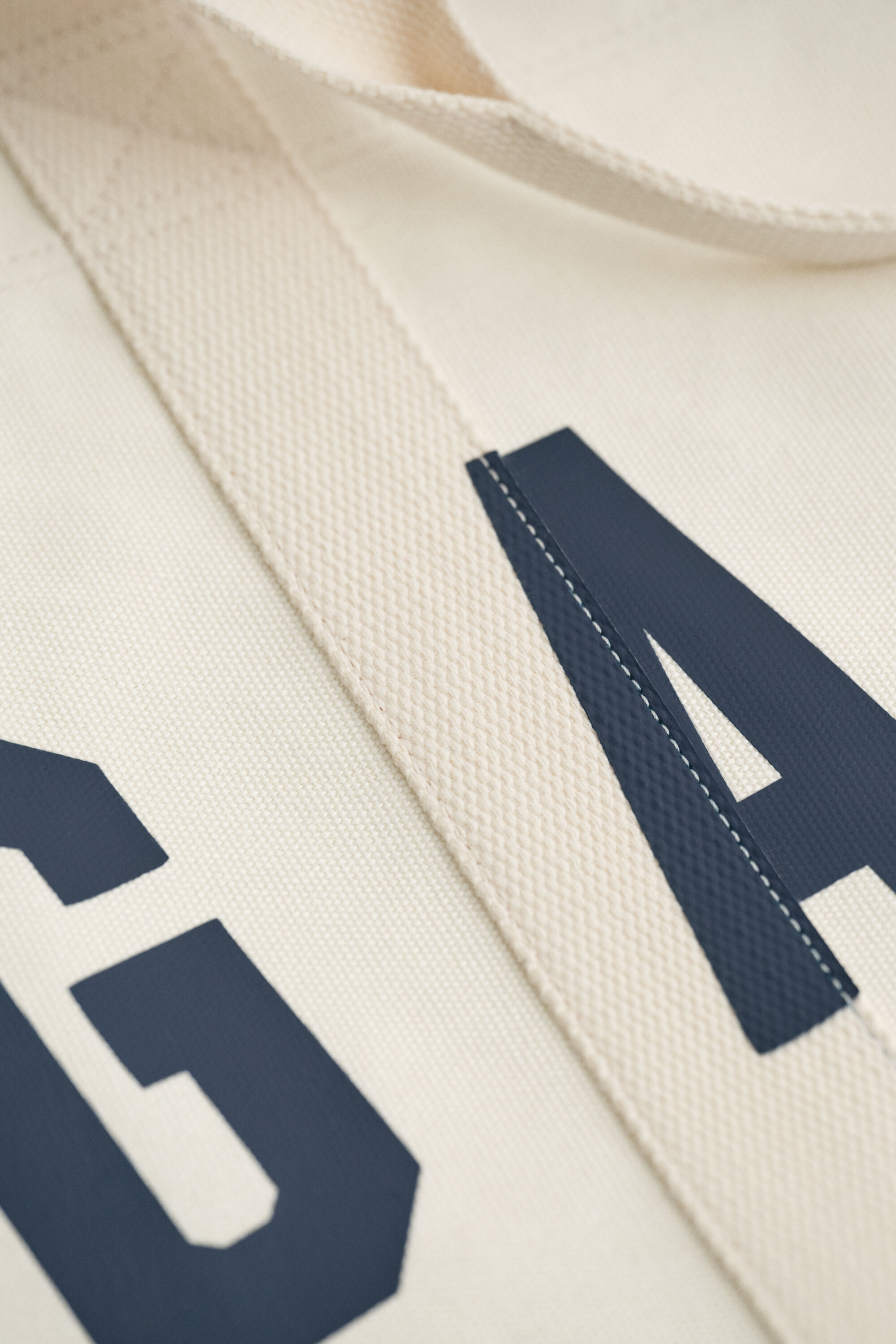 Kontrastivärinen ostoskassi