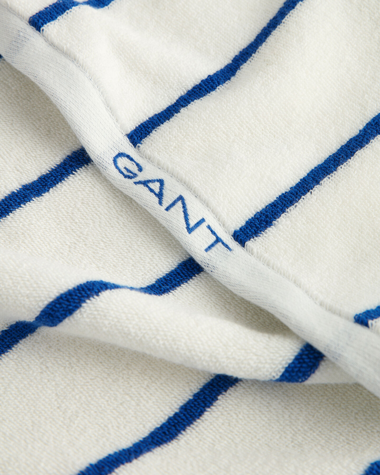 Raidallinen pyyhe (70 cm x 140 cm)