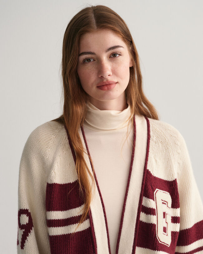 GANT Varsity ‑neuletakki, jossa v-pääntie