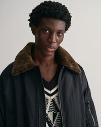 Lentäjäntakin tyylinen Bomber-takki