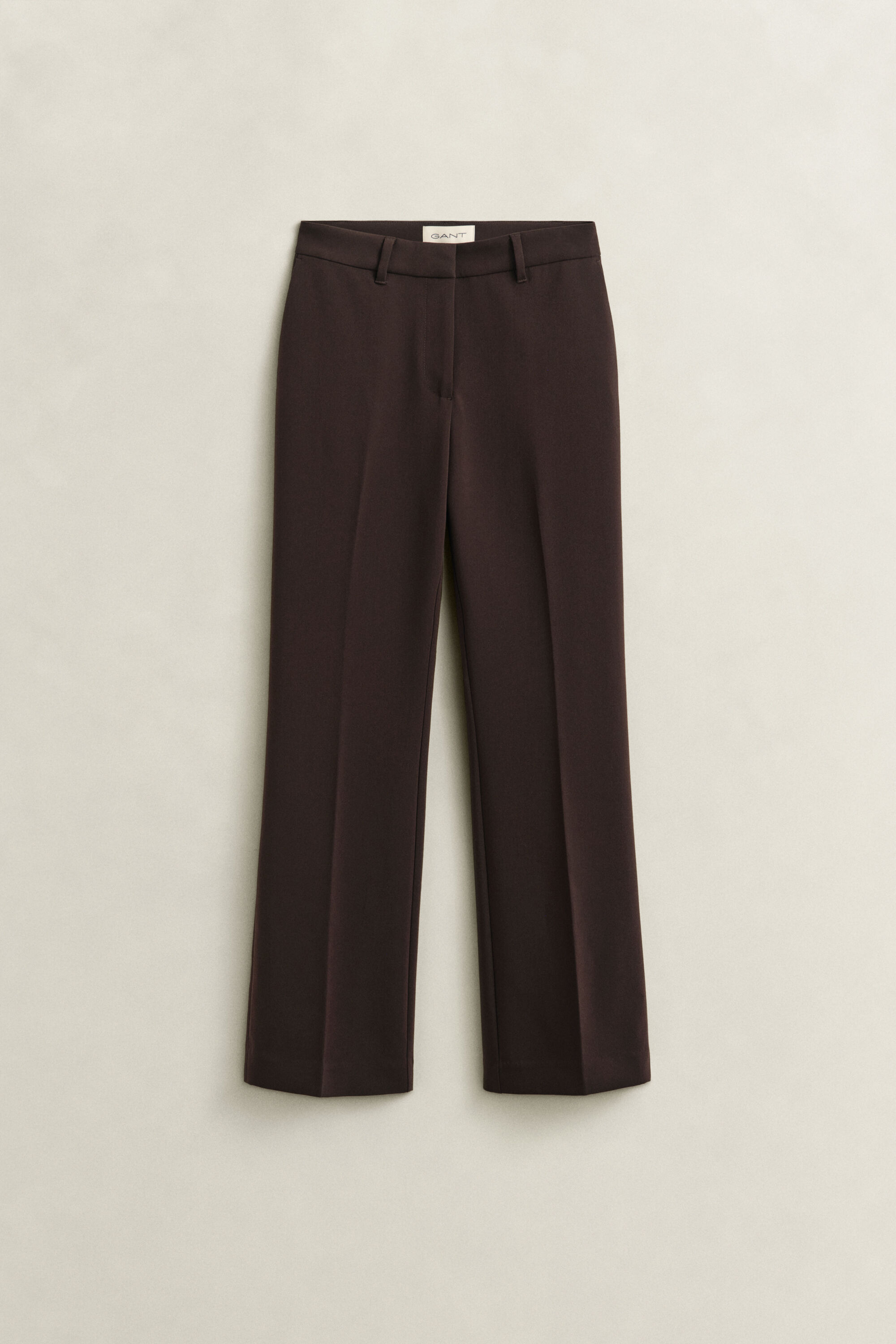 Slim fit ‑mitoitetut alaspäin levenevät housut