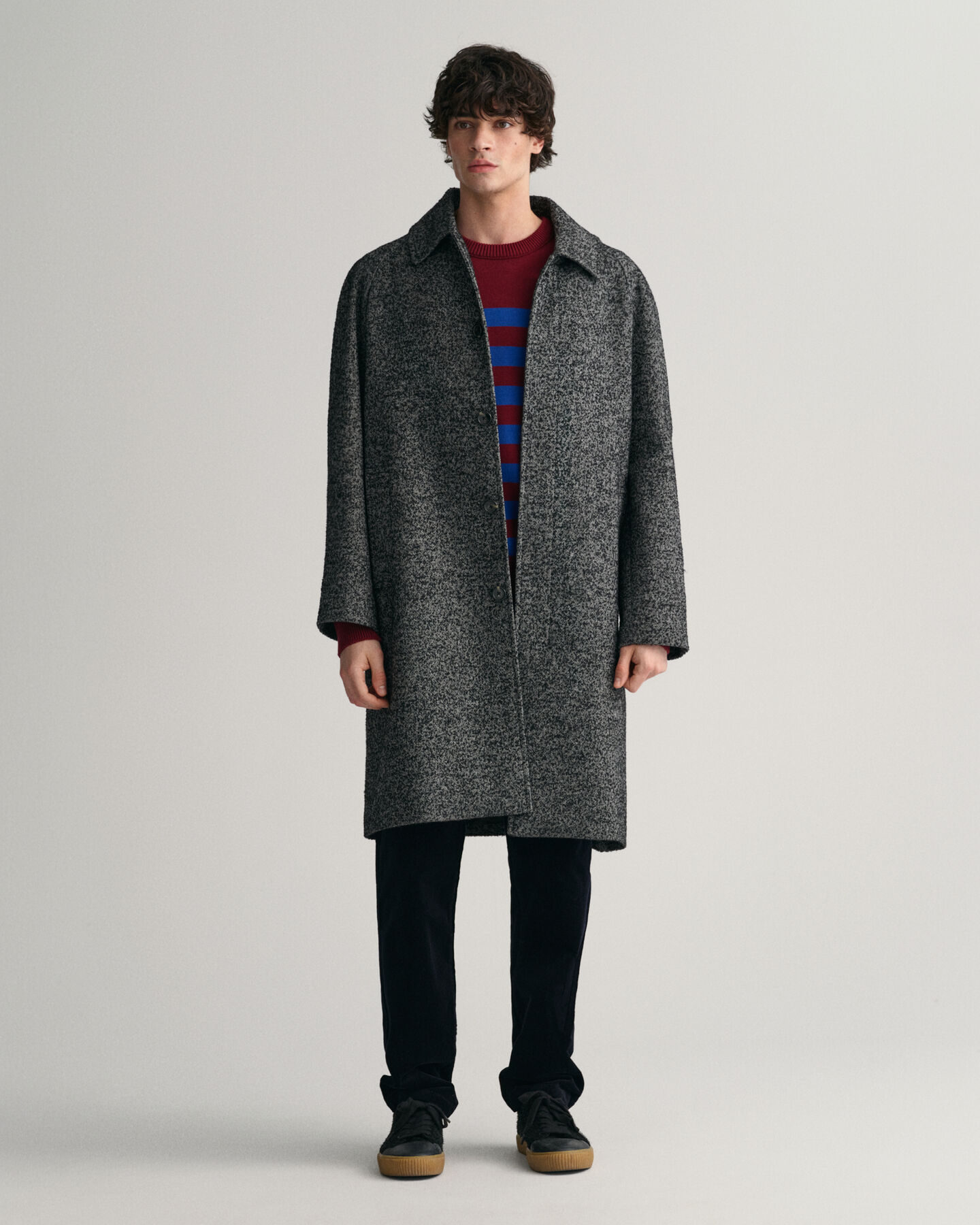 Breton Striped -neulepusero, jossa pyöreä pääntie