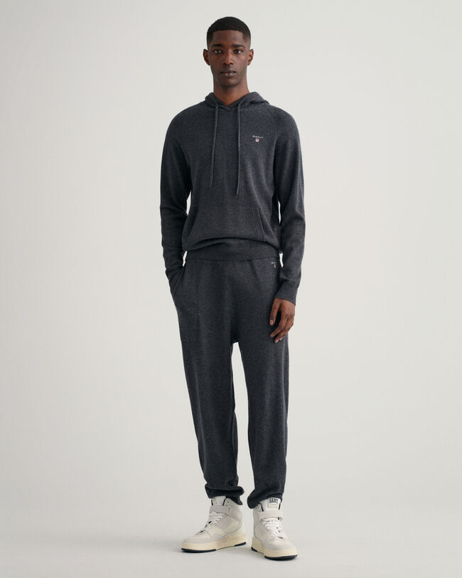 Neulotut collegehousut