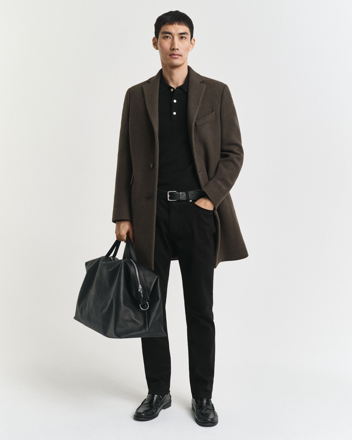 Regular fit ‑mitoitetut Stay Black ‑farkut