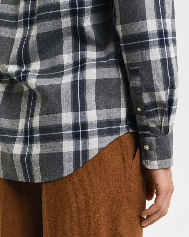 Regular&nbsp;fit ‑mitoitettu meleerattu skottiruudullinen paita