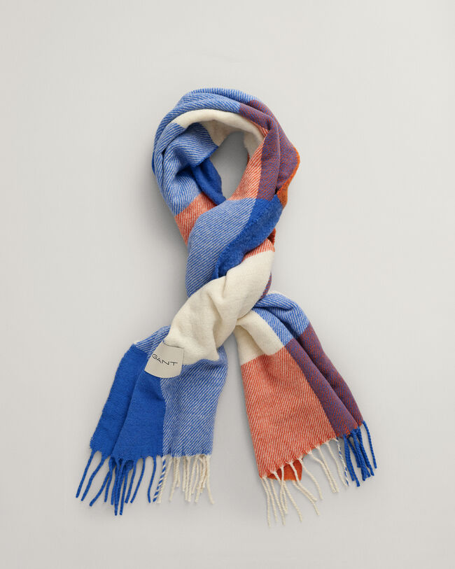 Ruudullinen kudottu huivi