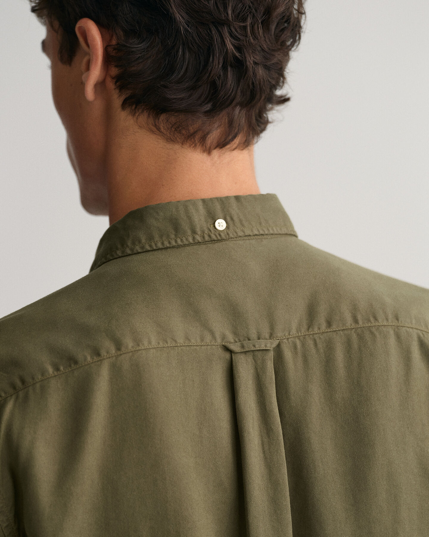 Regular fit ‑mitoitettu valmiina v&auml;rj&auml;tty lyosellipaita