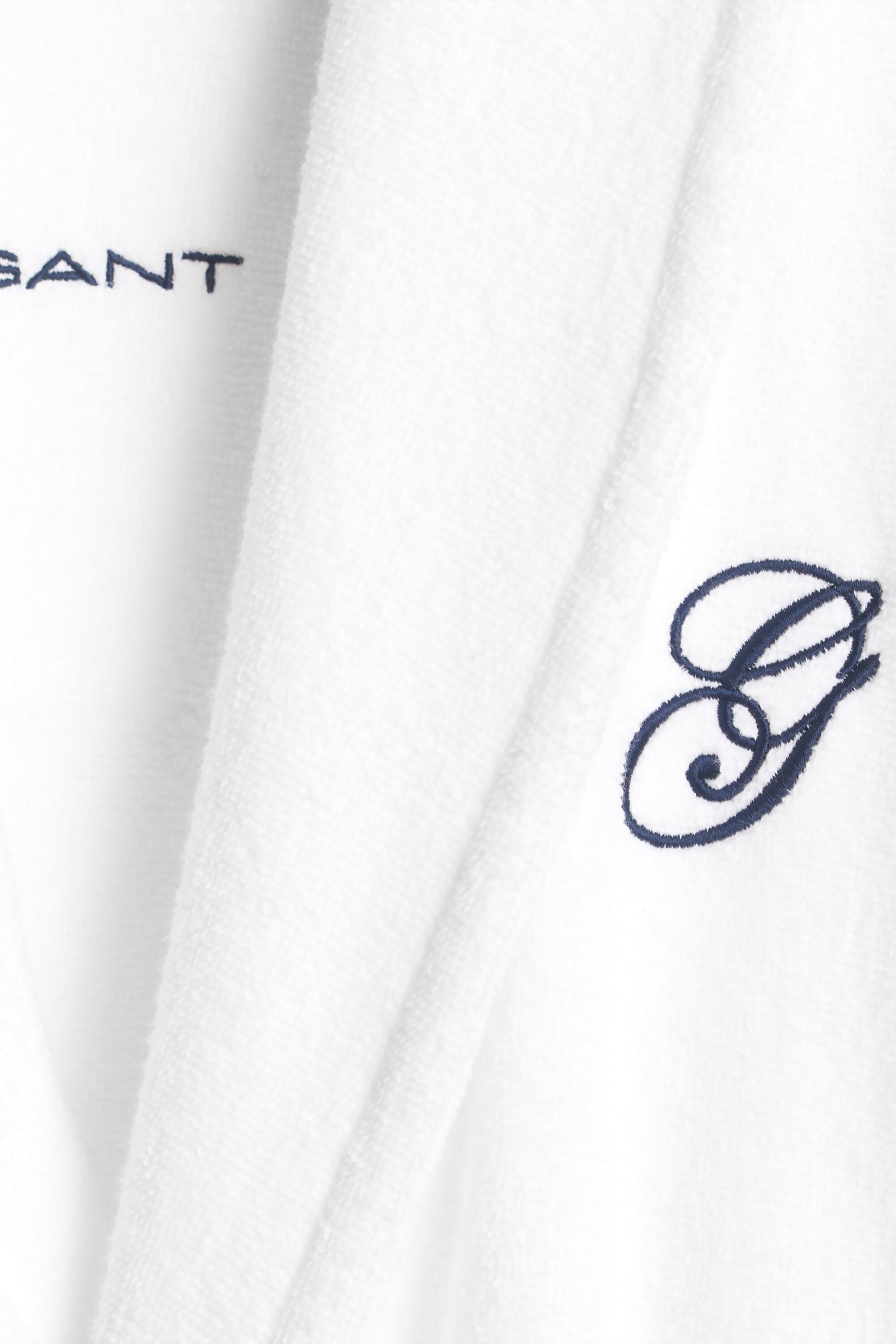 Kirjailtu kylpytakki