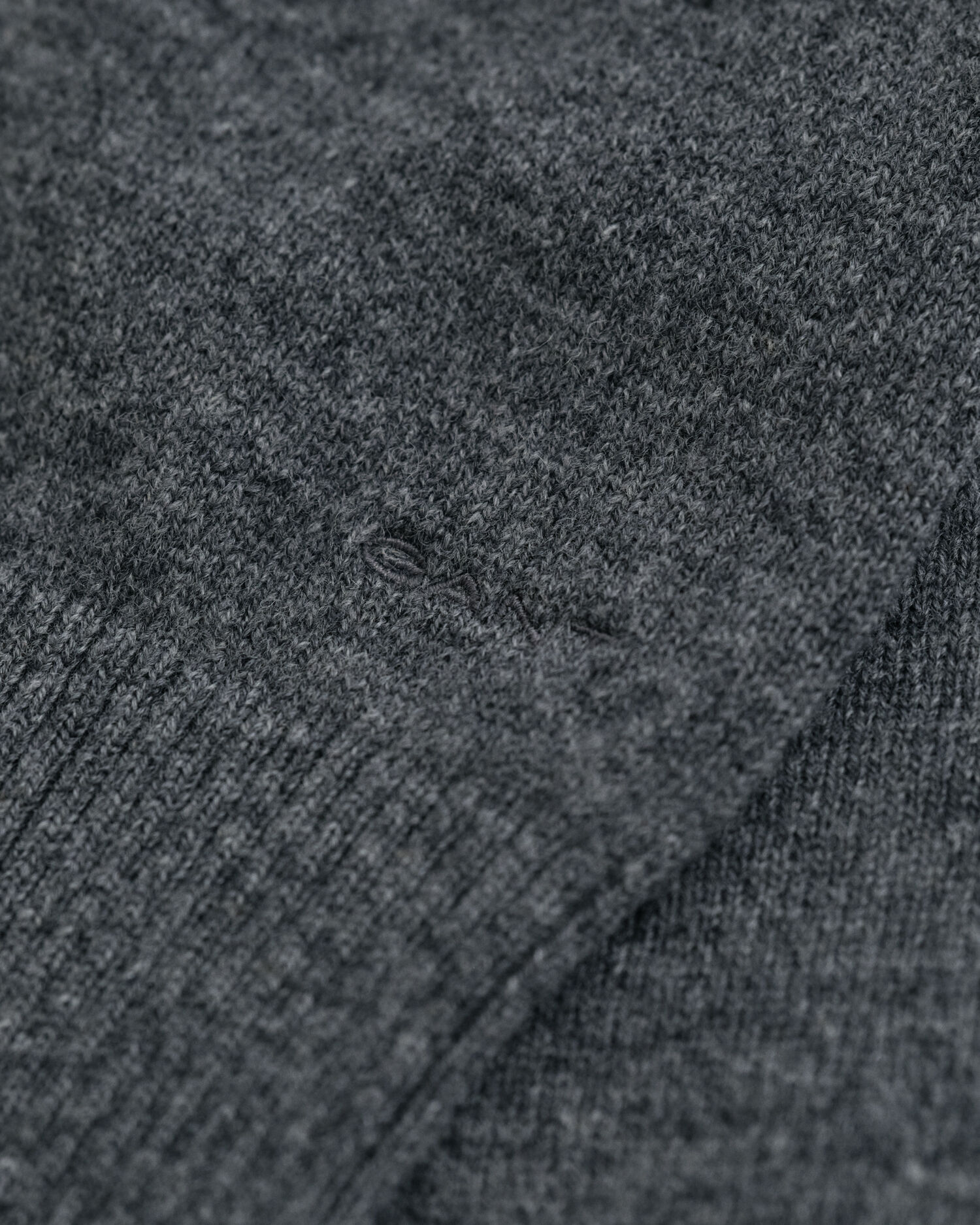 Karitsanvillainen pooloneulepusero