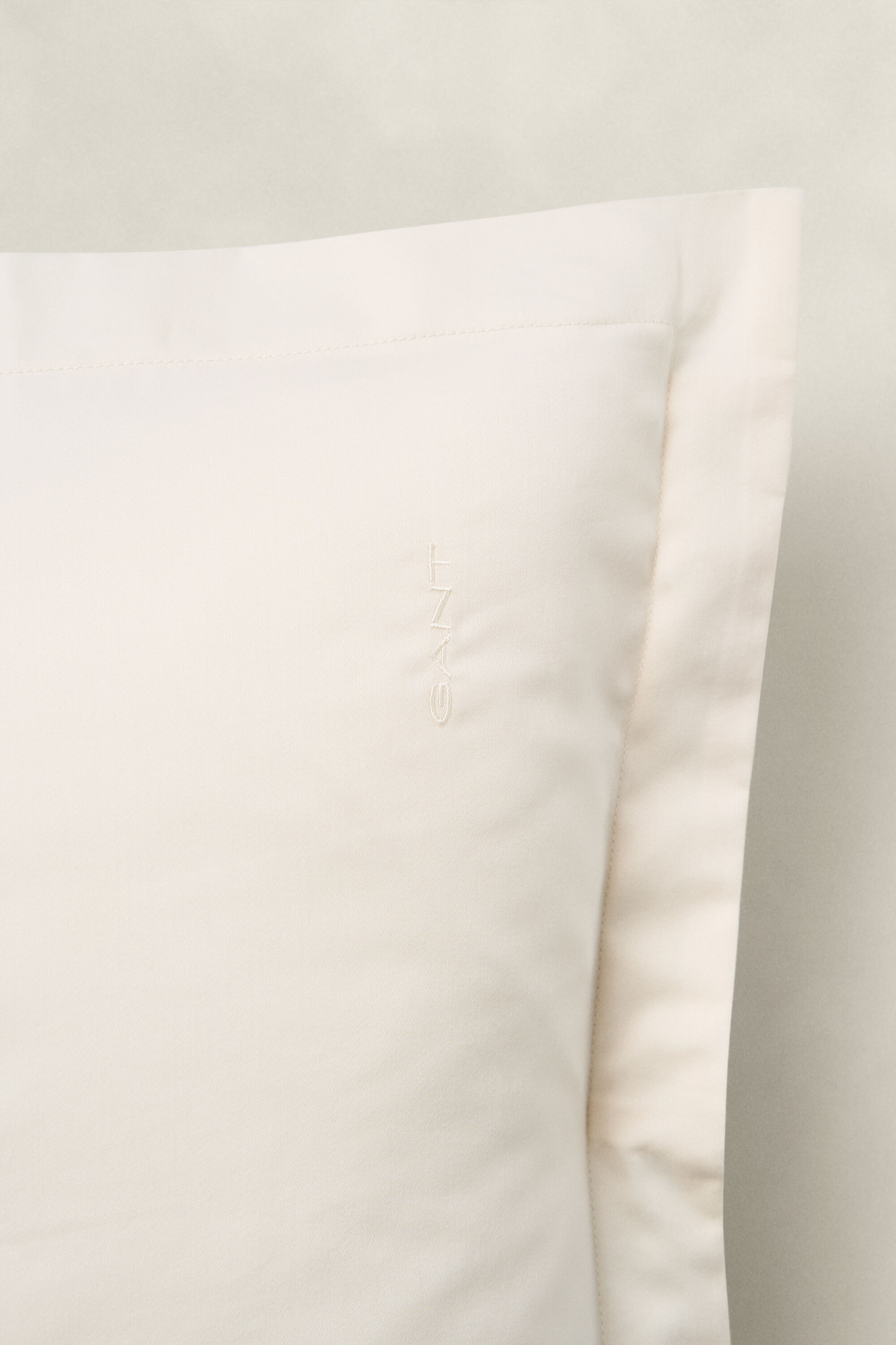 Sateen-tyynyliina