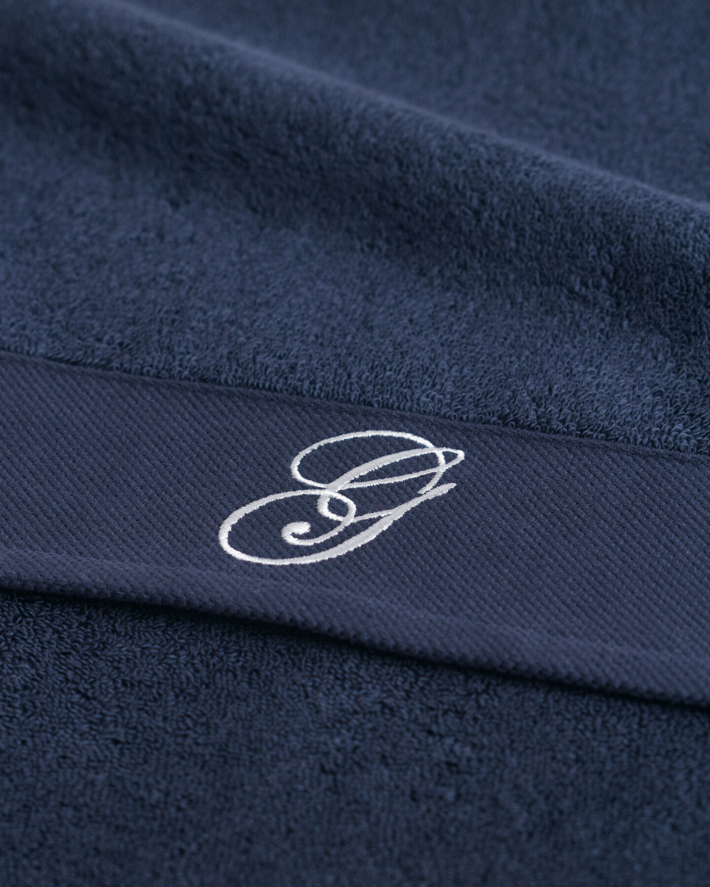 Kirjailtu pyyhe (30 cm x 50 cm)