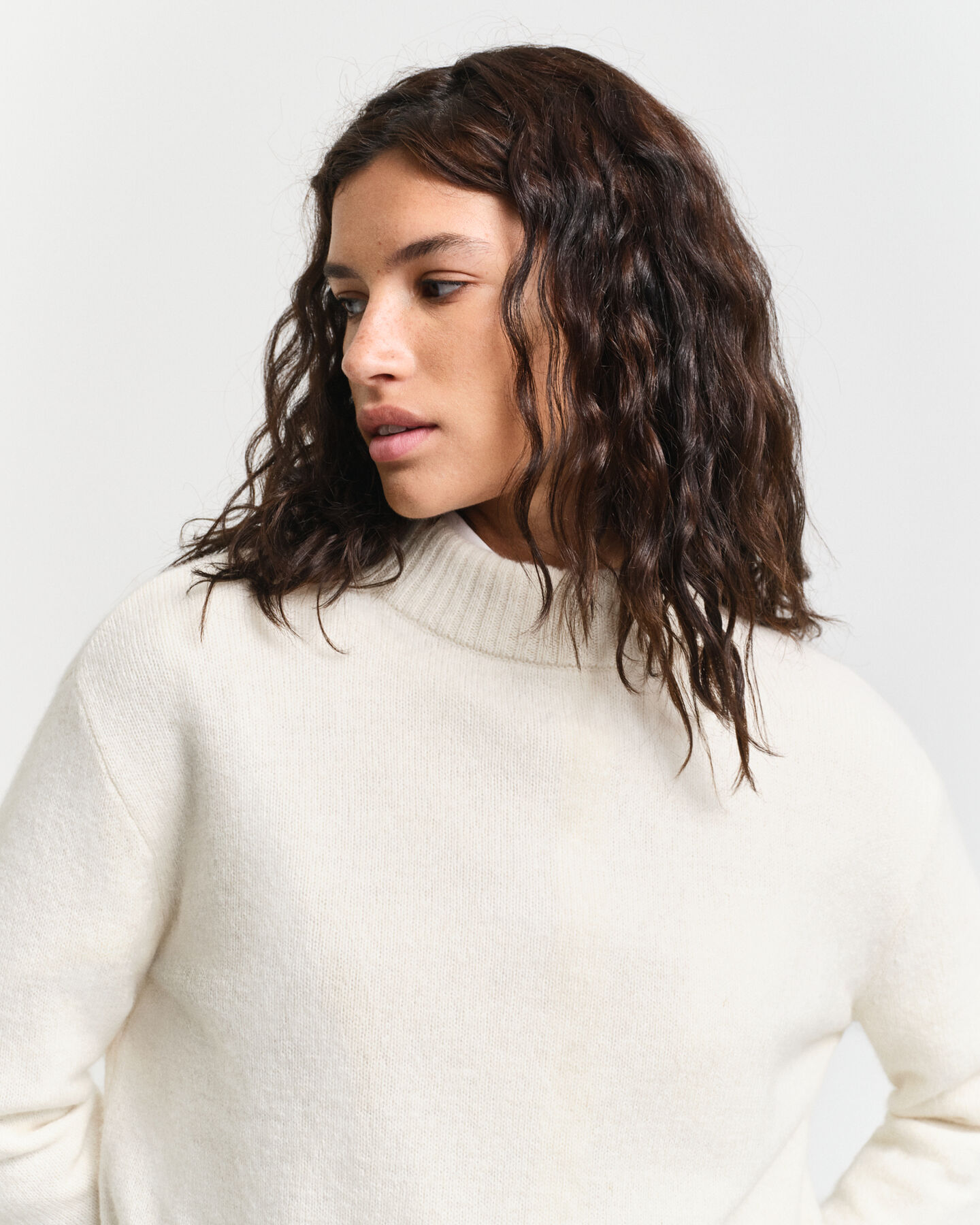 Pystykauluksellinen villasekoitepusero