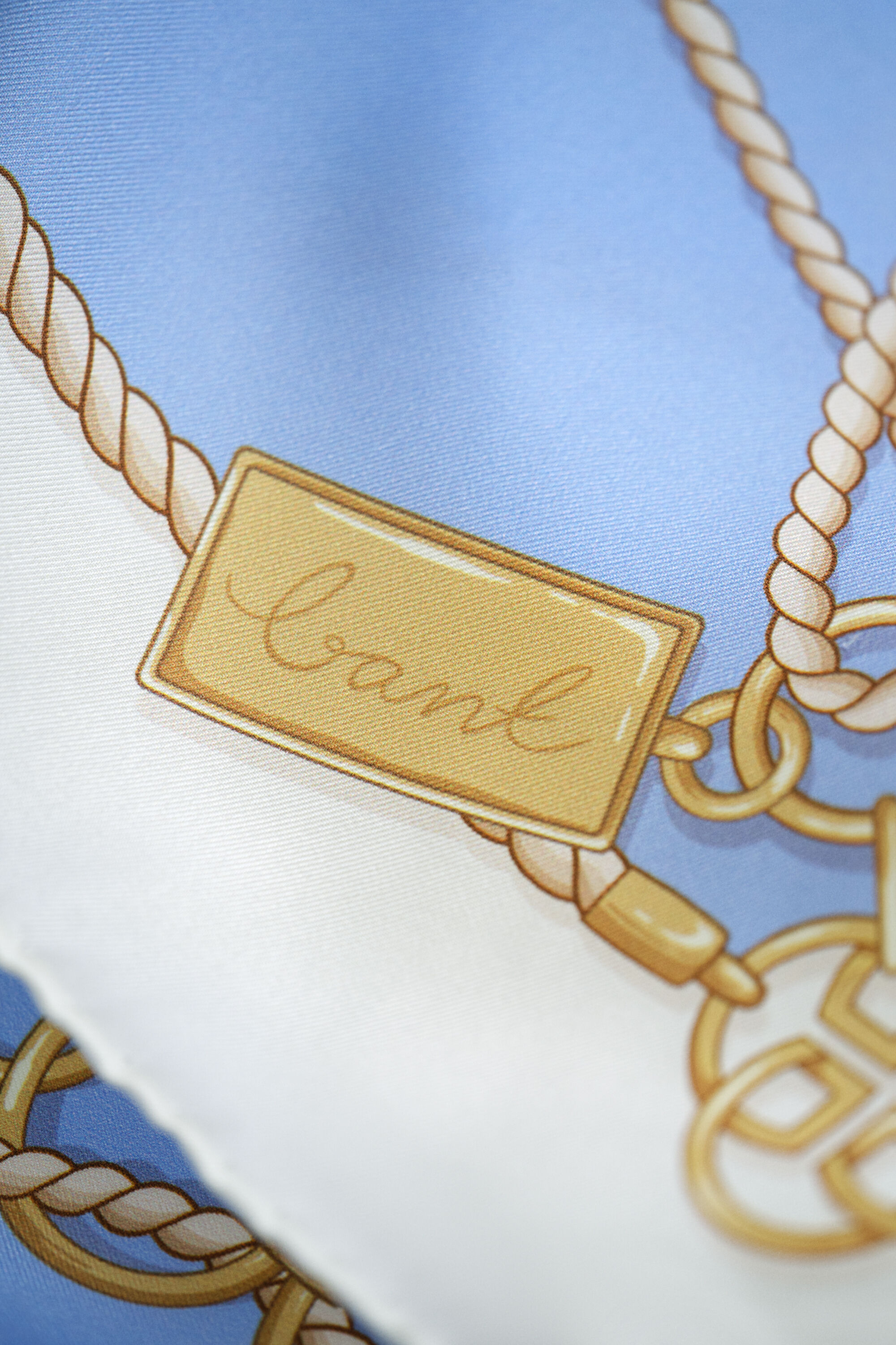 Ketjukuvioitu silkkihuivi