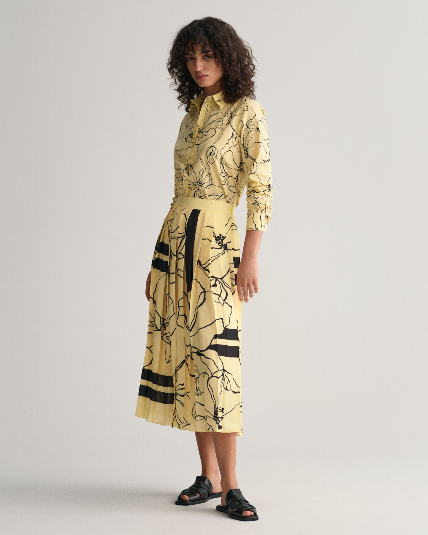 Regular fit ‑mitoitettu viivakuvioitu puuvillavoileepaita