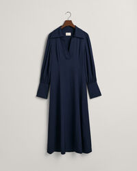 Slim fit ‑mitoitettu mekko, jossa pitkät rannekkeet