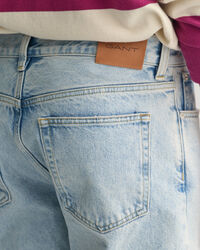 Loose fit ‑mitoitetut vaaleat pesukäsitellyt farkut