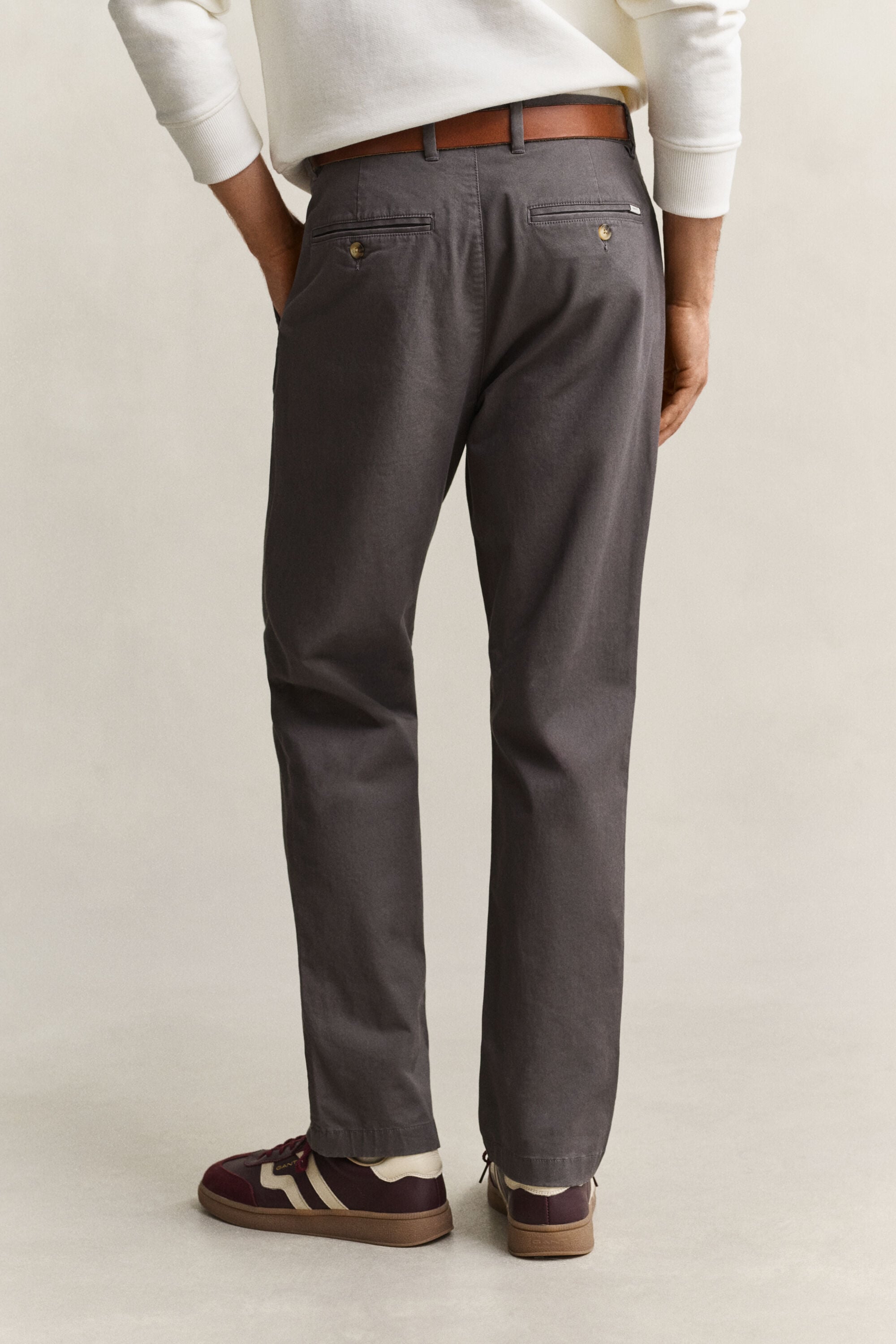 Regular fit ‑mitoitetut klassiset chinot