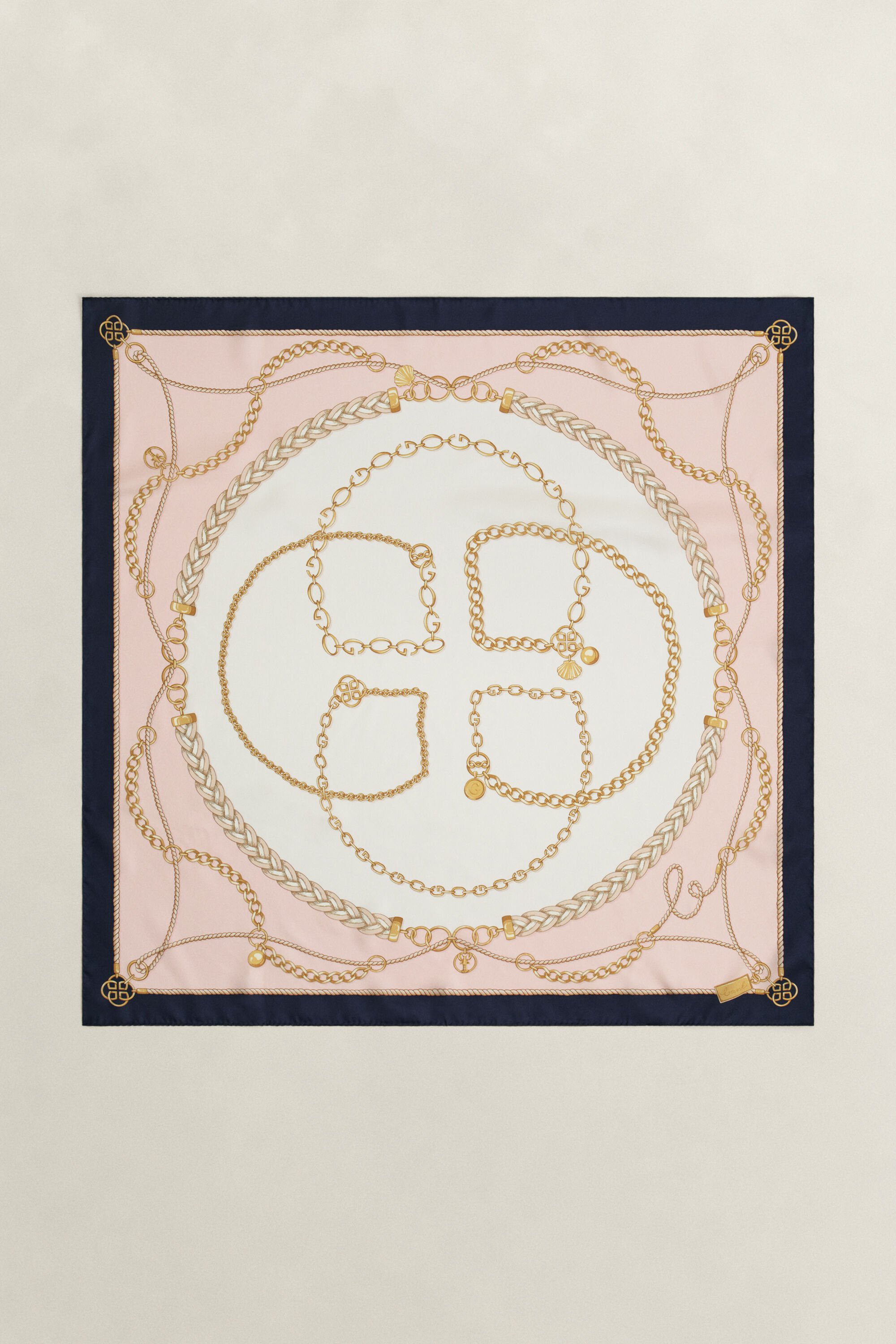 Ketjukuvioitu silkkihuivi