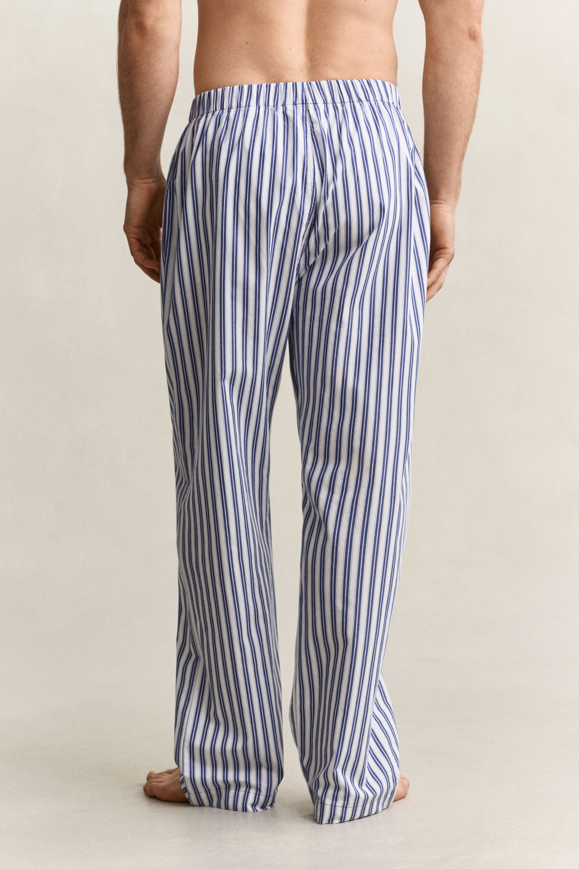 Raidalliset pyjamahousut