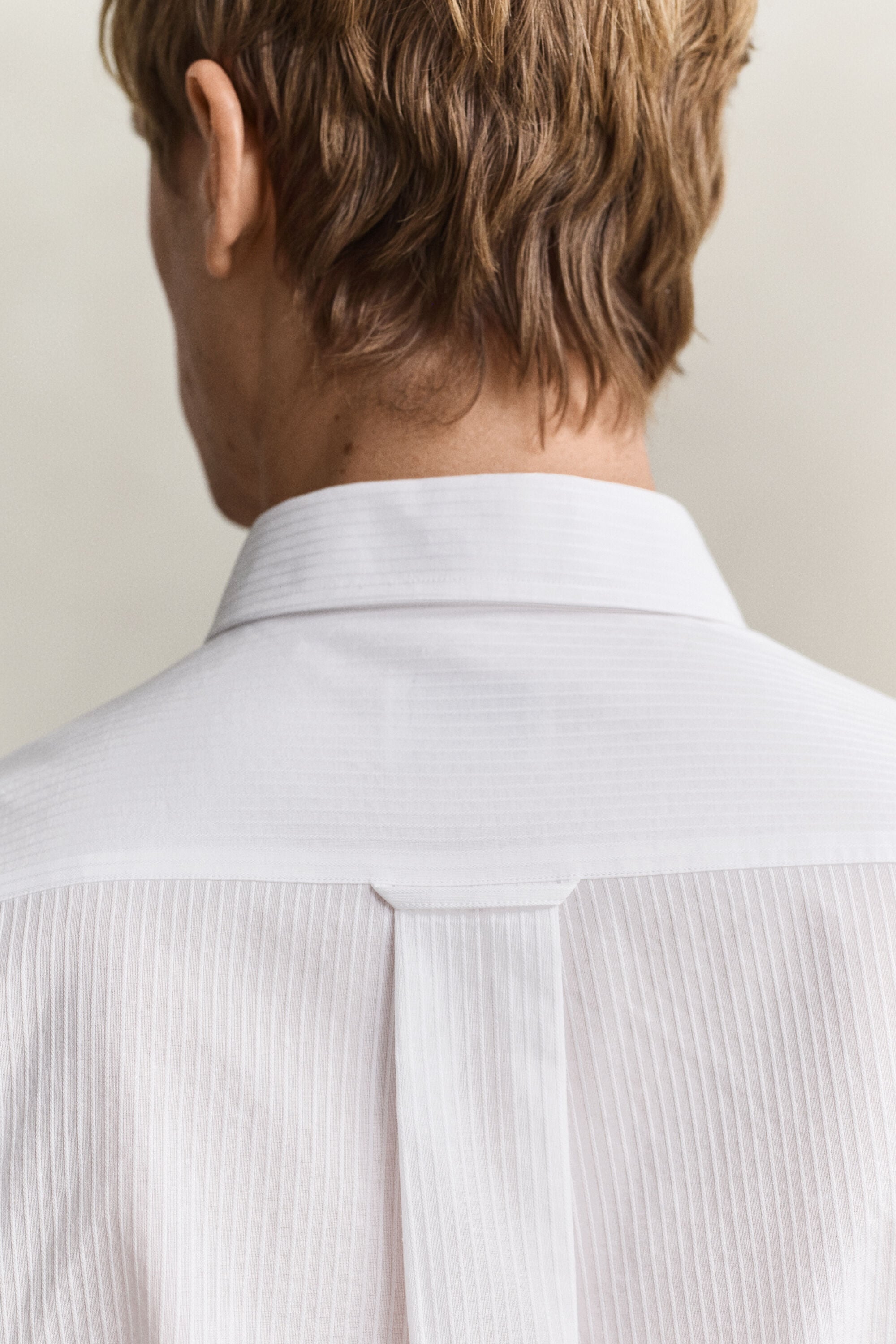 Dobby-raidallinen regular fit ‑mitoitettu paita