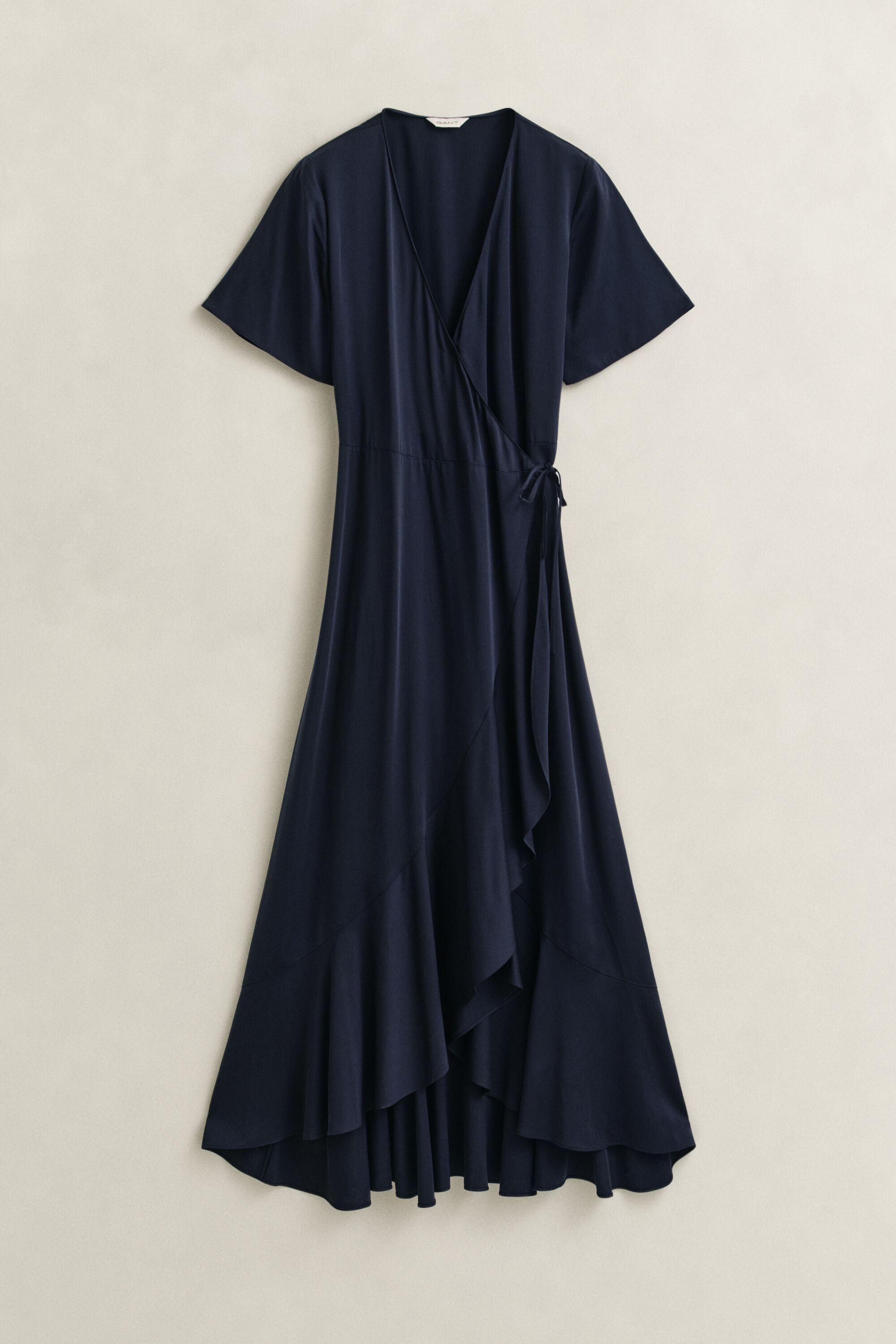 Kietaisumallinen röyhelömekko