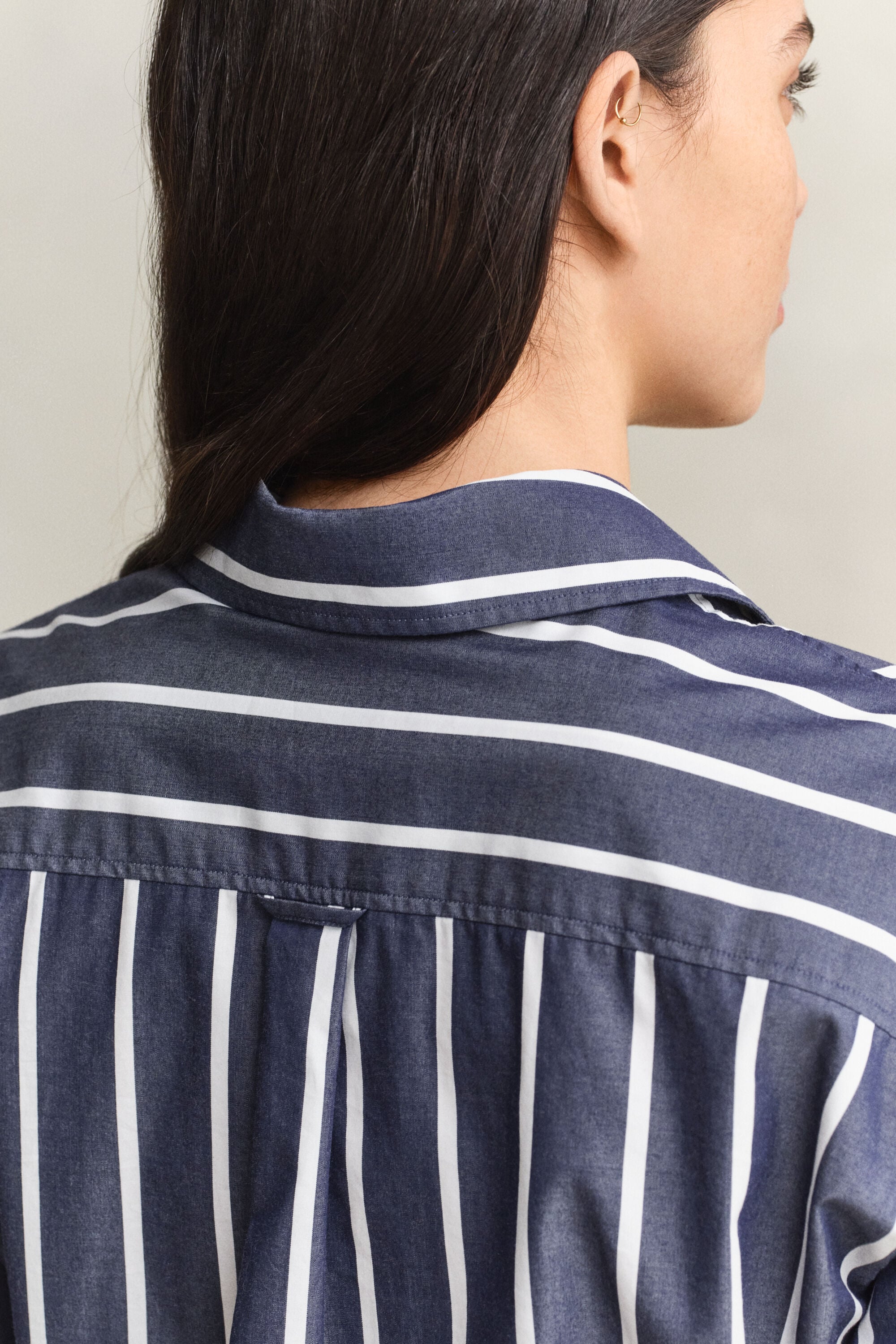 Relaxed fit ‑mitoitettu klassinen popliiniraitapaita