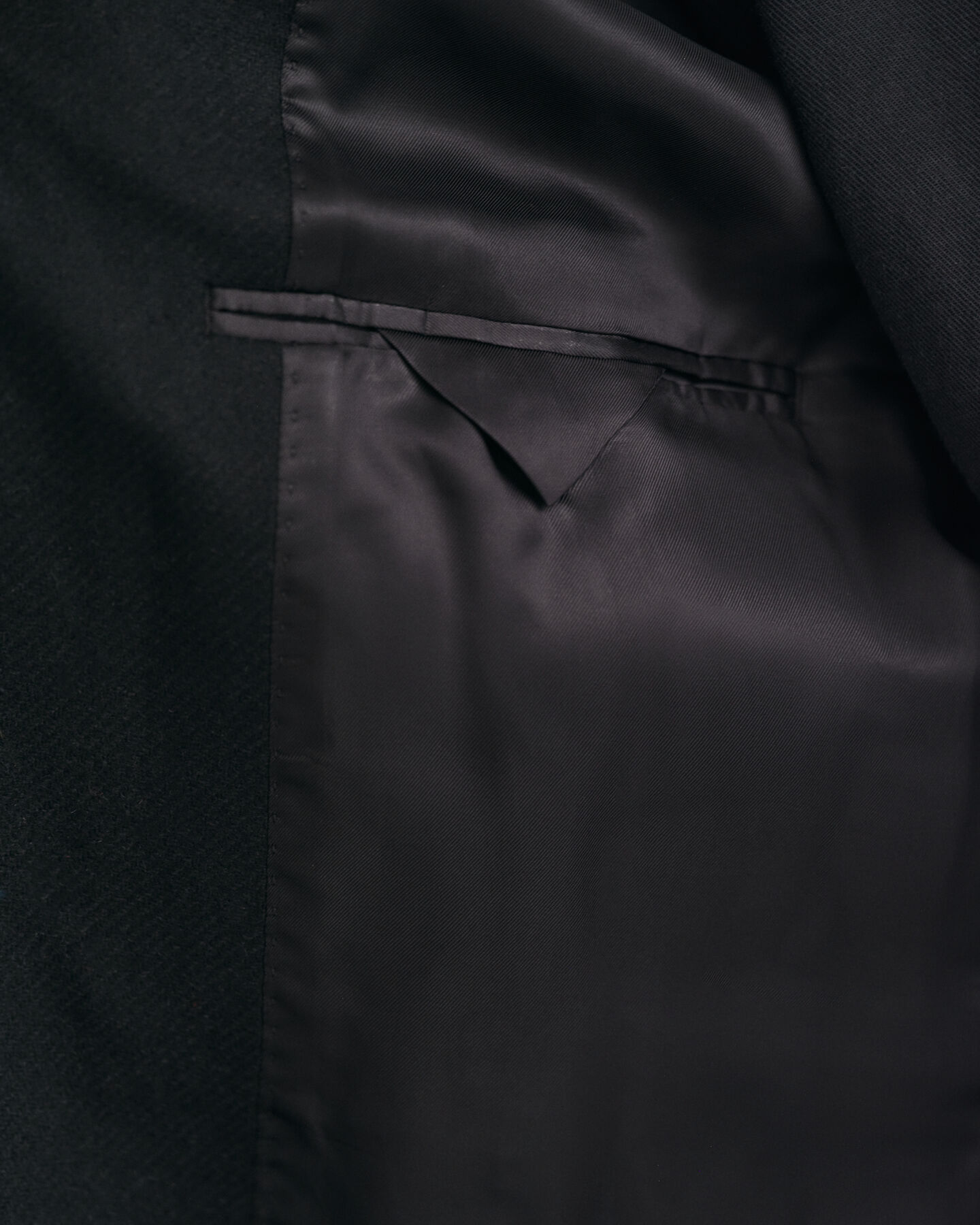 Hyvin istuva klassinen päällystakki villasta