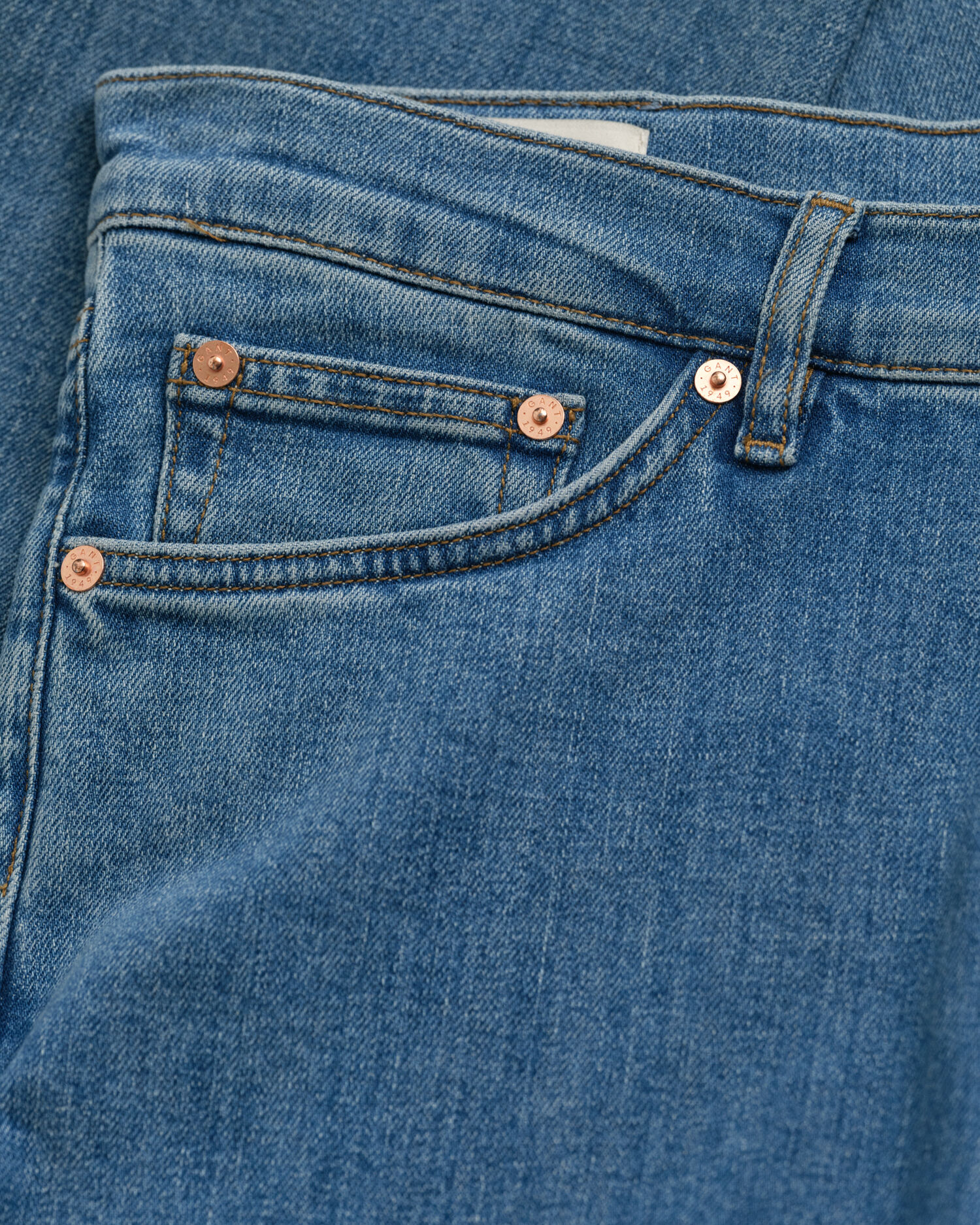 Slim fit ‑mitoitetut Clean Wash ‑farkut