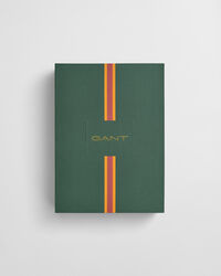 Script-pipo ja huivi lahjapakkauksessa