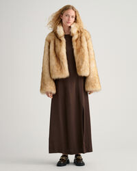 Maksimekko avoimella selkäosalla