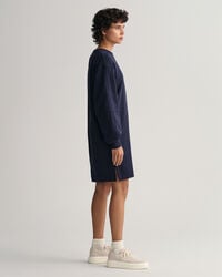 Logolla varustettu v&auml;lj&auml; pitk&auml;hihainen mekko